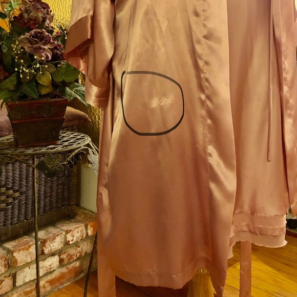 •NWOT• Victoria's Secret Pastel Pink Satin Robe - Picture 8 of 12